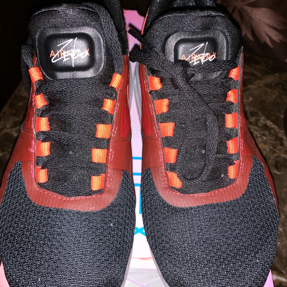 Nike - Picture 3 of 5